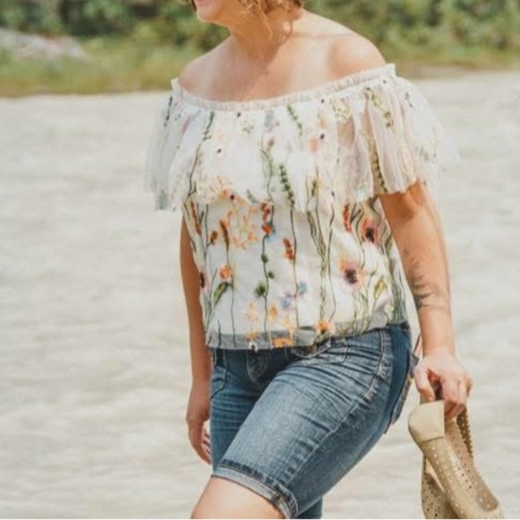 ✨HOST PICK✨Design Lab Floral Off-Shoulder Top - Picture 4 of 8